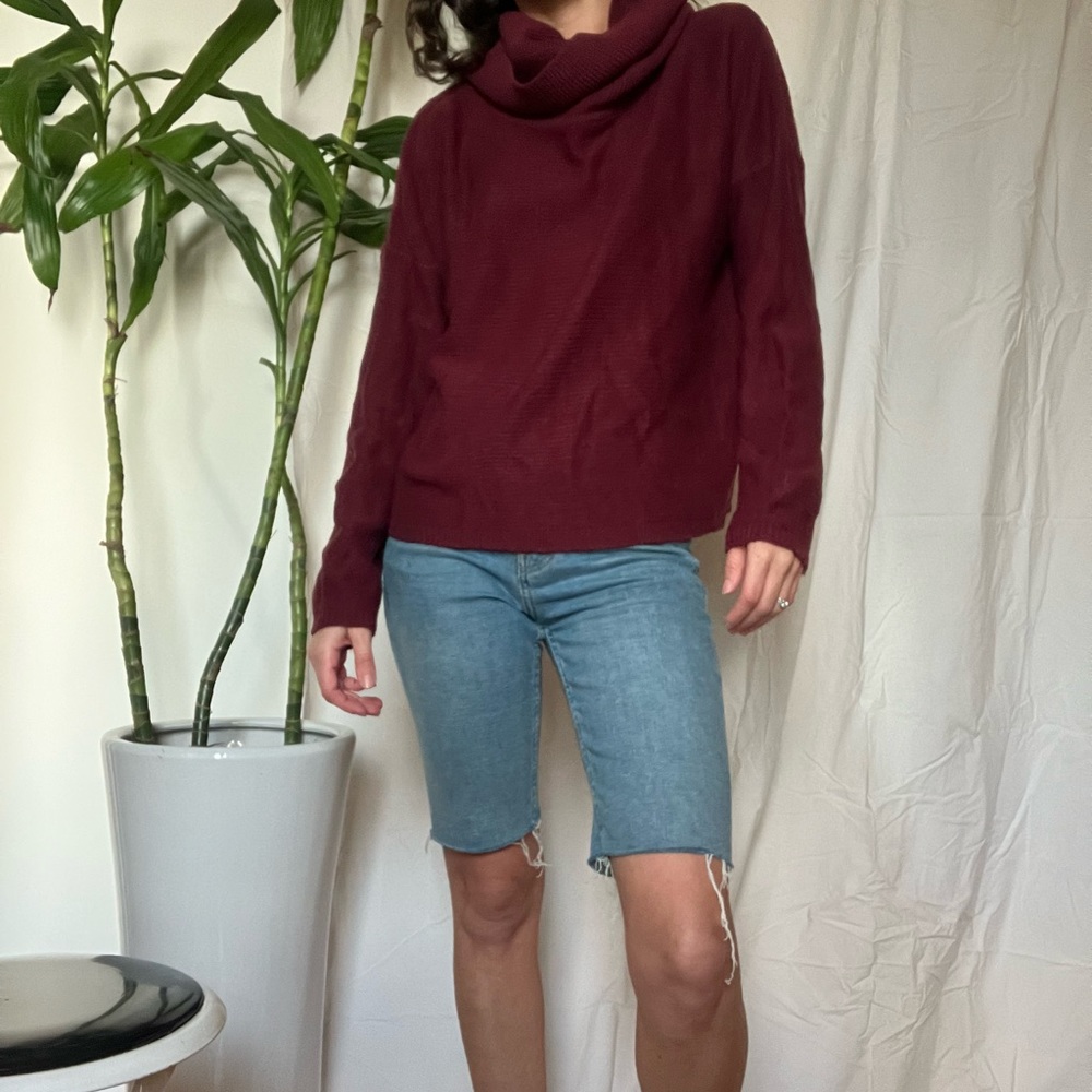 Medium Size maroon loose turtle neck sweater